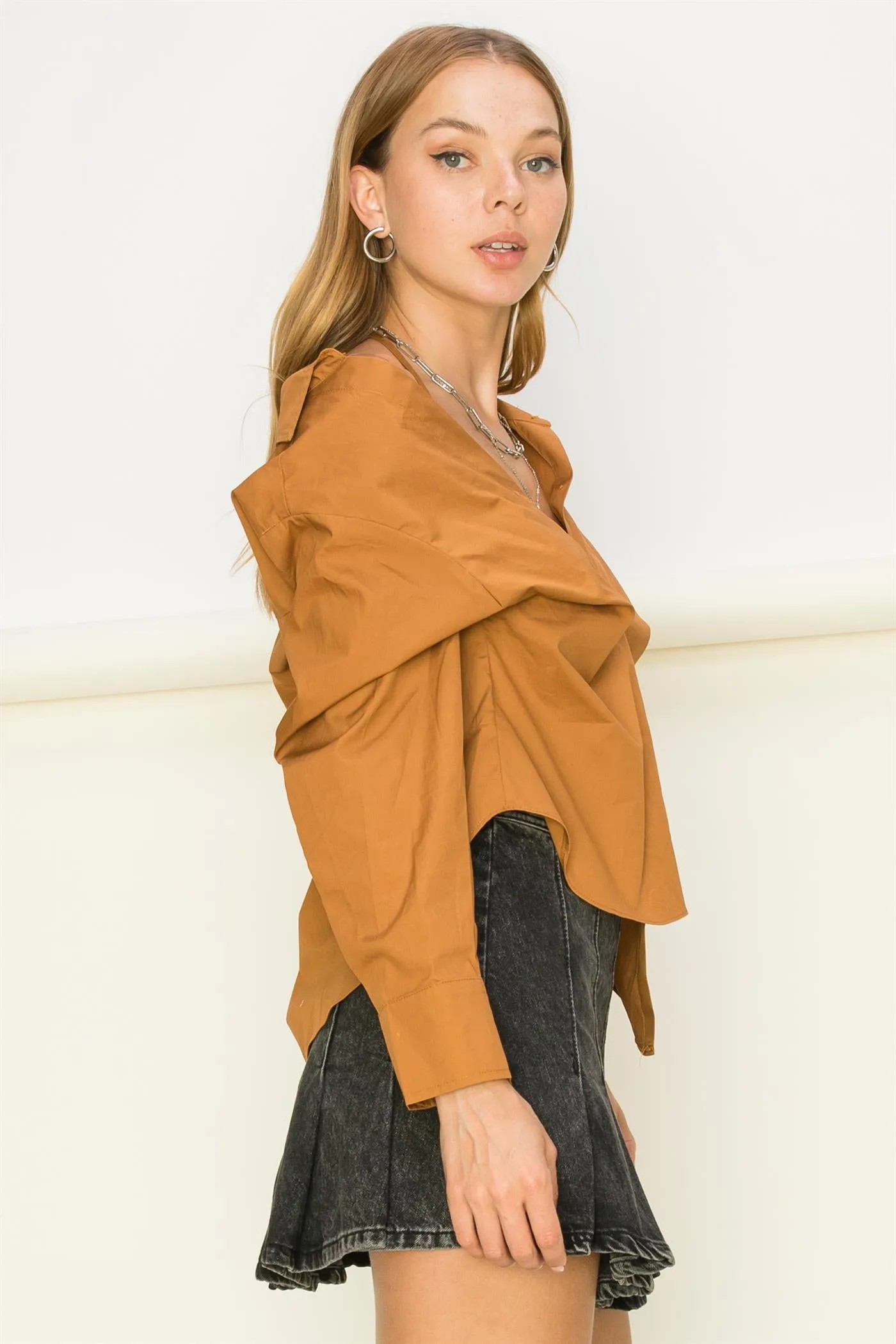 HF22G139-OFF SHOULDER ASYMMETRCAL BUTTON-UP SHIRT