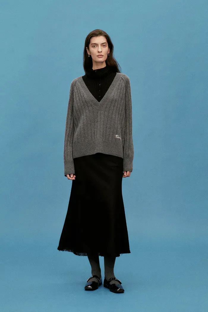 Zoey Deep V-Neck Sweater in Merino Wool Cashmerem Knit